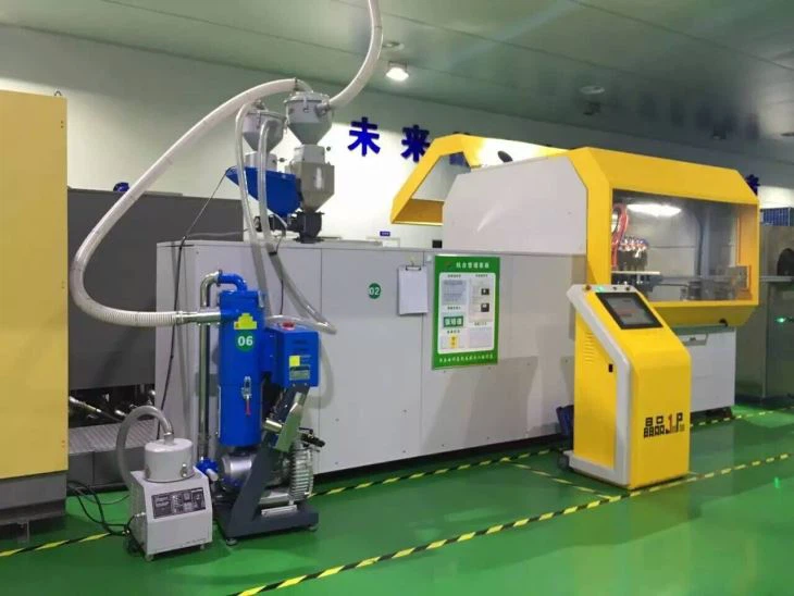 Műanyag sapkák készítő gép